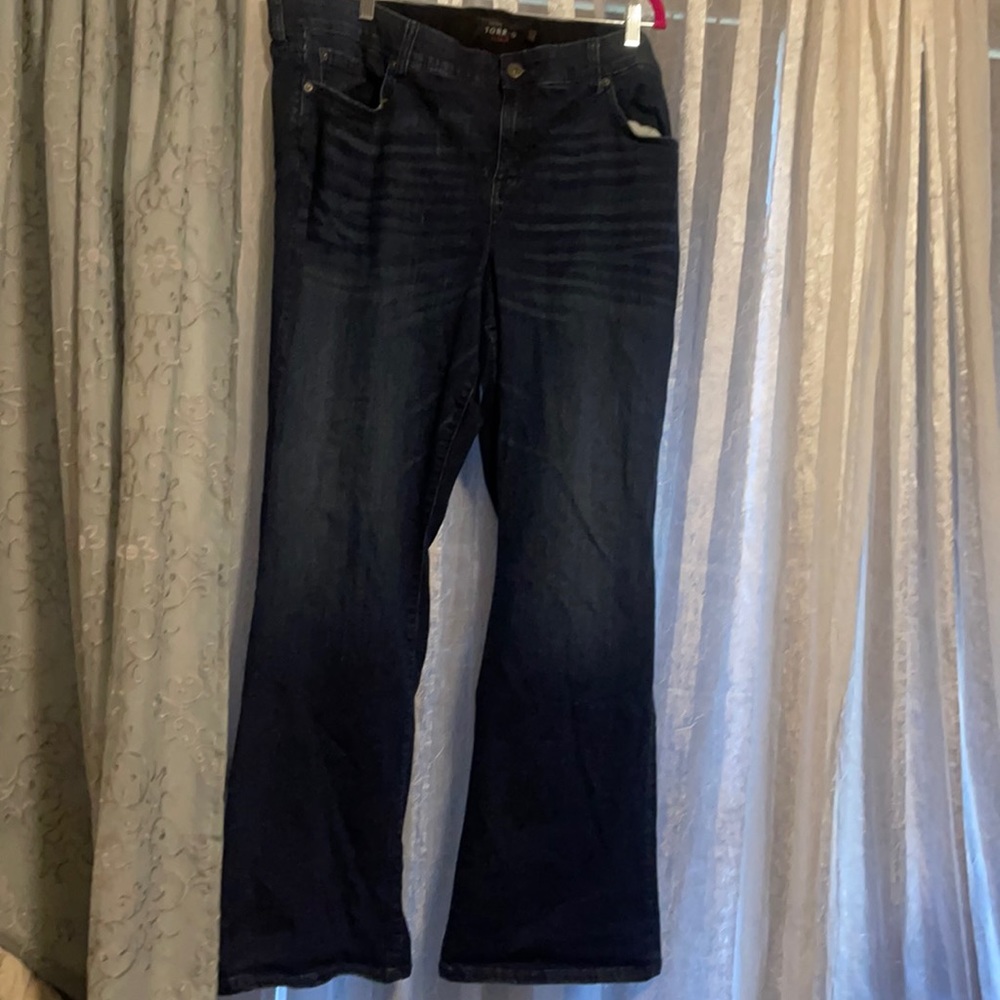 Torrid dark wash size 26 slim boot Jean